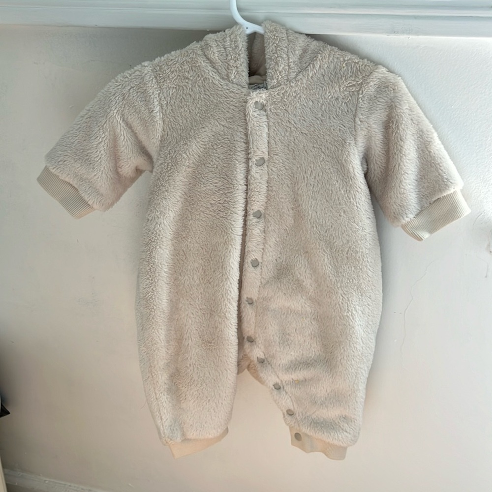 Uniqlo Fluffy Yarn Fleece One Piece Outfit - Picture 2 of 7